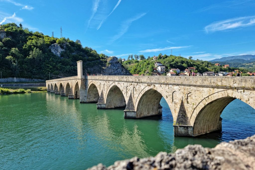 Como Escolher o Melhor Empréstimo Online na Bósnia e Herzegovina: Comparativo entre Raiffeisen, UniCredit e Intesa Sanpaolo - como solicitar um empréstimo online Bósnia e Herzegovina