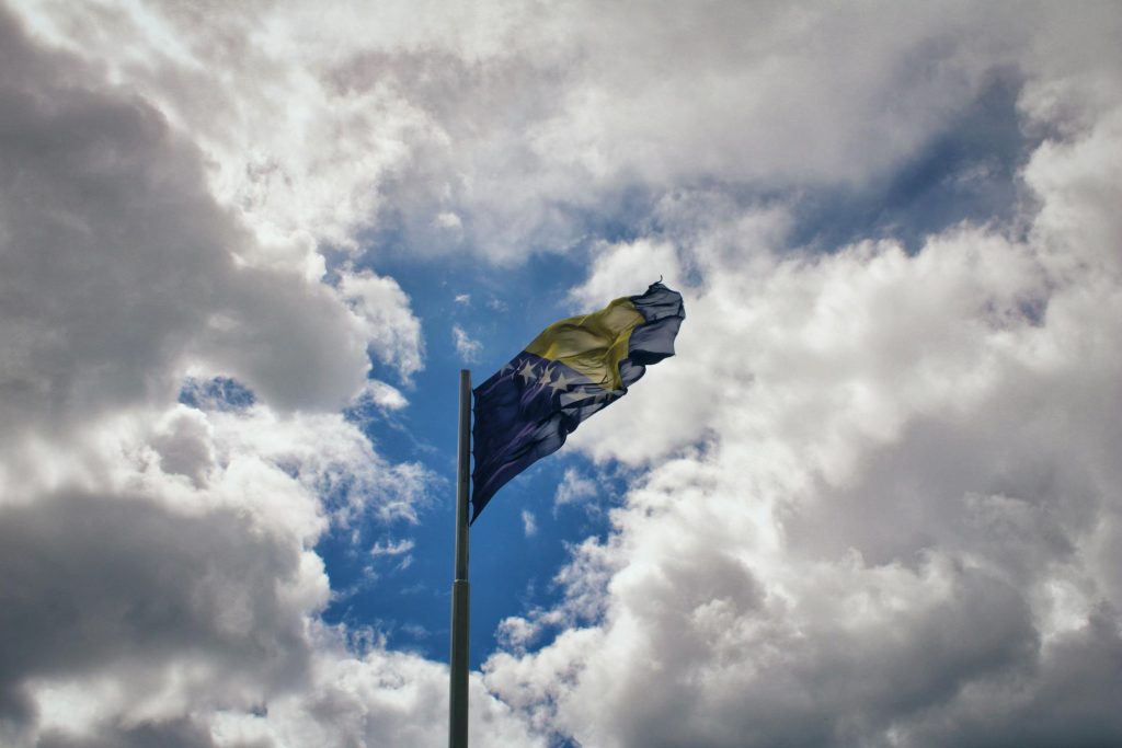 Como Obter o Seu Cartão de Crédito Online em Bósnia e Herzegovina: Comparativo entre Raiffeisen, UniCredit e Intesa Sanpaolo - como solicitar cartão de credito online Bósnia e Herzegovina